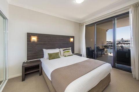 Dolphin Quay Apartments - Accommodation Main Beach 30