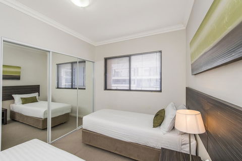 Dolphin Quay Apartments - Accommodation Main Beach 41