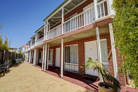 The Jetty Resort - Accommodation Main Beach 33