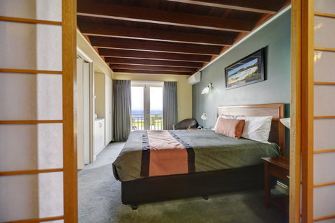 The Jetty Resort - Accommodation Main Beach 2
