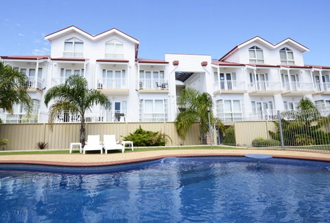 The Jetty Resort - Accommodation Main Beach 1
