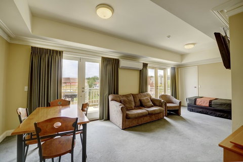 The Jetty Resort - Accommodation Main Beach 24