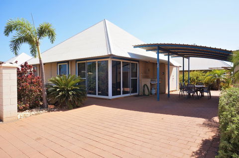 Osprey Holiday Village Unit 122 2 Bedroom - Accommodation Main Beach 0