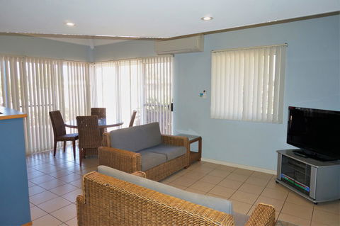 Osprey Holiday Village Unit 122 2 Bedroom - Accommodation Main Beach 3