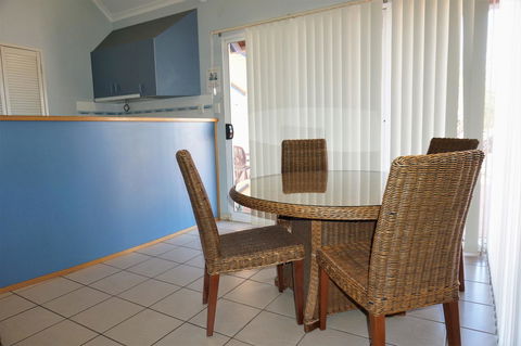Osprey Holiday Village Unit 122 2 Bedroom - Accommodation Main Beach 4