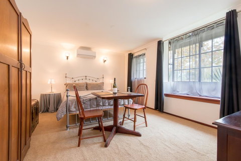 Sienna Lodge - Accommodation Main Beach 5