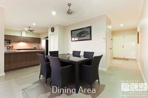 3 Kestrel Place - Accommodation Main Beach 4