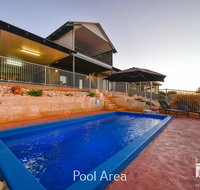3 Kestrel Place - PRIVATE JETTY  POOL - Accommodation Main Beach