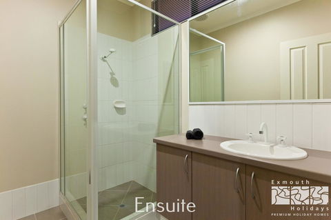 3 Kestrel Place - Accommodation Main Beach 10