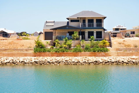27 Corella Court - Accommodation Main Beach 0