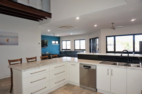 27 Corella Court - Accommodation Main Beach 3