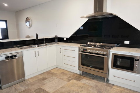 27 Corella Court - Accommodation Main Beach 4