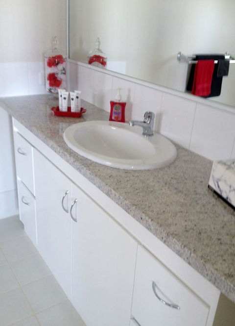 Aaratti House - Accommodation Main Beach 7
