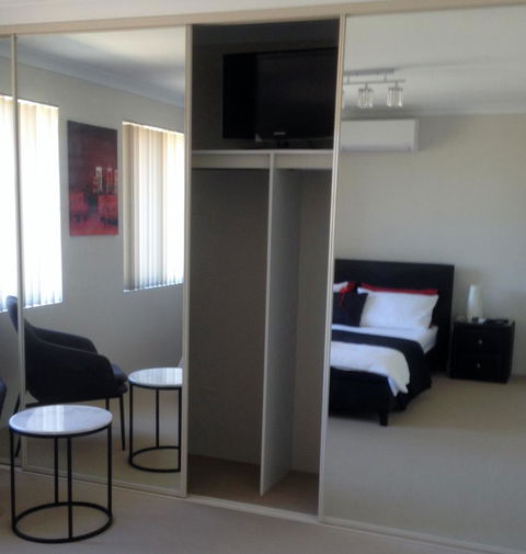 Aaratti House - Accommodation Main Beach 5