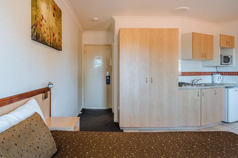 Canning Bridge Auto Lodge - Accommodation Main Beach 33