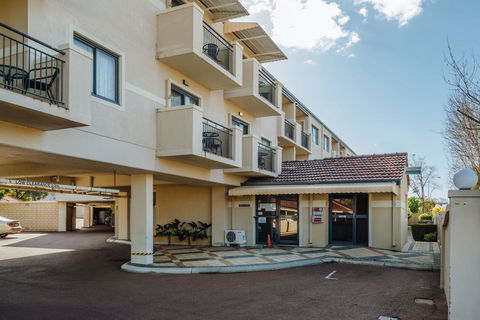 Canning Bridge Auto Lodge - Accommodation Main Beach 8