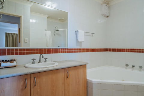 Canning Bridge Auto Lodge - Accommodation Main Beach 42