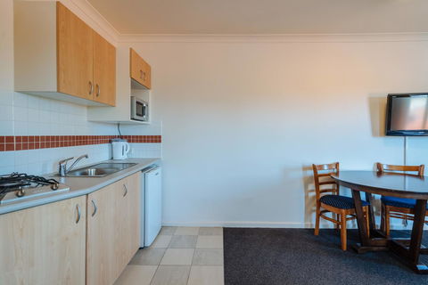 Canning Bridge Auto Lodge - Accommodation Main Beach 38