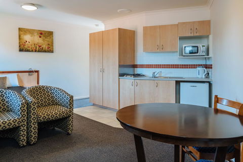 Canning Bridge Auto Lodge - Accommodation Main Beach 36
