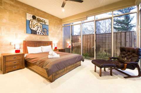 Arthouse - Accommodation Main Beach 12