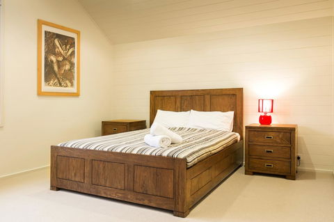 Arthouse - Accommodation Main Beach 15