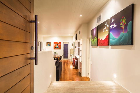 Arthouse - Accommodation Main Beach 5