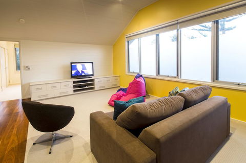 Arthouse - Accommodation Main Beach 25