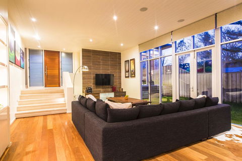 Arthouse - Accommodation Main Beach 3