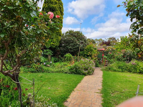 Airport HomeStay - Accommodation Main Beach 4