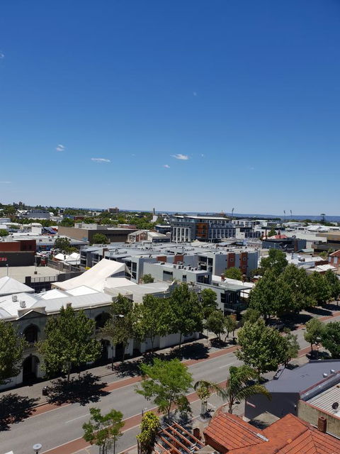 Modern Northbridge Apartment - Accommodation Main Beach 13