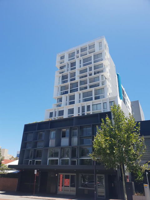 Modern Northbridge Apartment - Accommodation Main Beach 12