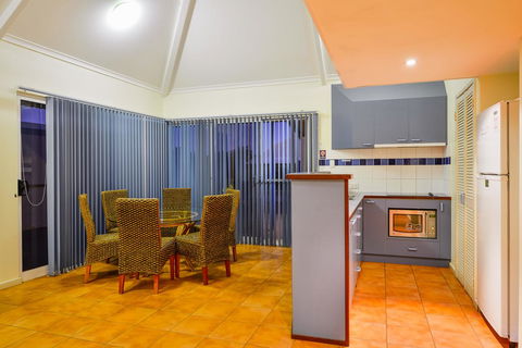 Osprey Holiday Village Unit 119 - Accommodation Main Beach 4