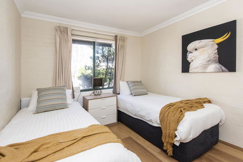 Subiaco Village - 34 - Accommodation Main Beach 8