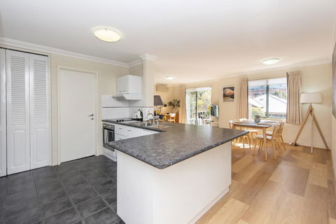Subiaco Village - 34 - Accommodation Main Beach 4