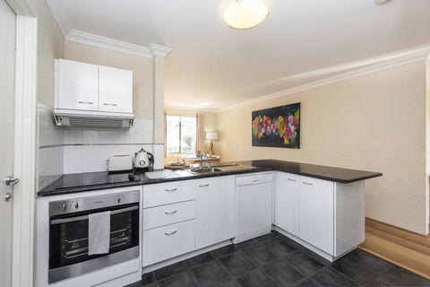 Subiaco Village - 34 - Accommodation Main Beach 3