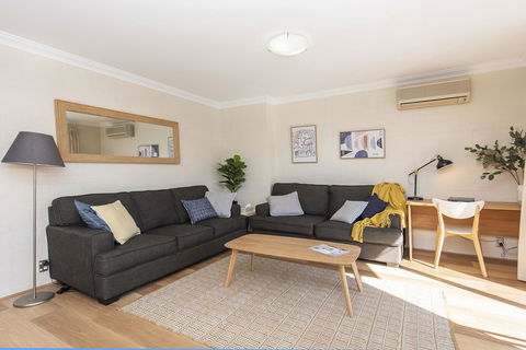 Subiaco Village - 34 - Accommodation Main Beach 1