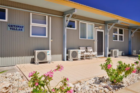 Getaway Villas Unit 389 - Accommodation Main Beach 1
