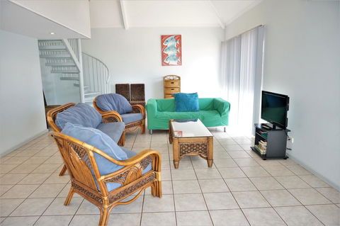Osprey Holiday Village Unit 120 - Plenty Of Room For A Large Family - Accommodation Main Beach 3