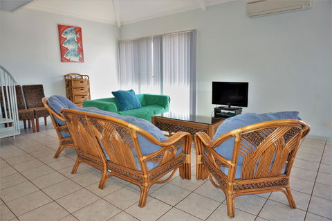 Osprey Holiday Village Unit 120 - Plenty Of Room For A Large Family - Accommodation Main Beach 2