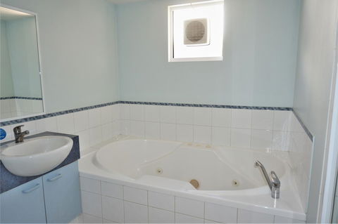 Osprey Holiday Village Unit 120 - Plenty Of Room For A Large Family - Accommodation Main Beach 13