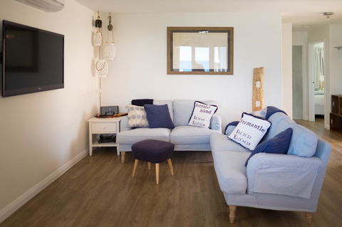 Cottesloe Blue Apartment - Executive Escapes - Accommodation Main Beach 3