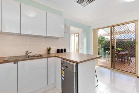 Applecross Village Residence - Accommodation Main Beach 14