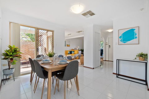 Applecross Village Residence - Accommodation Main Beach 7