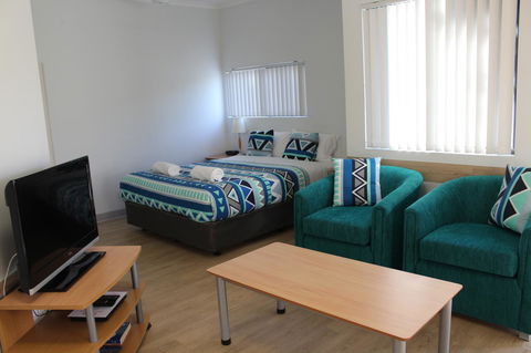 Mandurah Ocean Marina Chalets - Accommodation Main Beach 9
