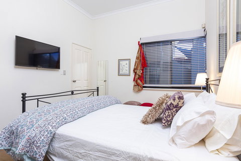 Como Executive Apartment - Accommodation Main Beach 7