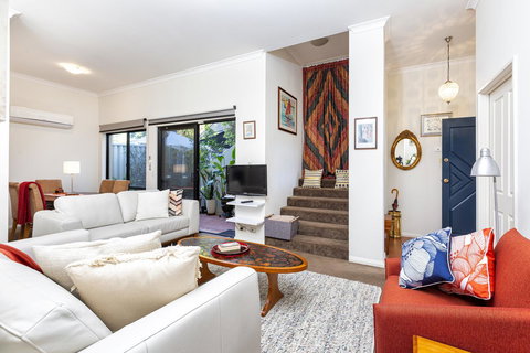 Como Executive Apartment - Accommodation Main Beach 9