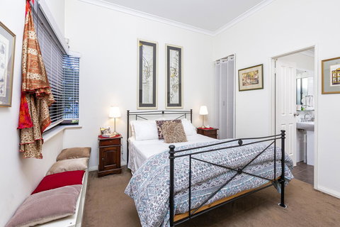 Como Executive Apartment - Accommodation Main Beach 6