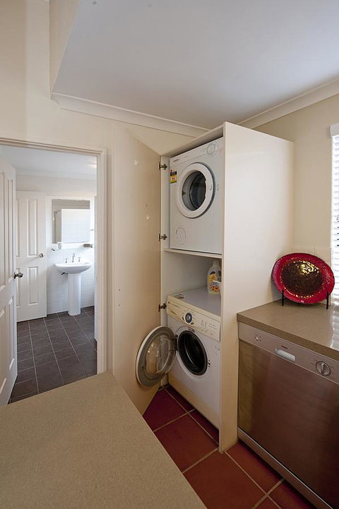 Como Executive Apartment - Accommodation Main Beach 14