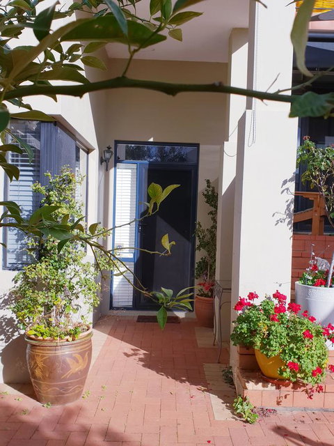 Como Executive Apartment - Accommodation Main Beach 3
