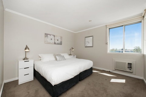 Derby 84 - Accommodation Main Beach 18